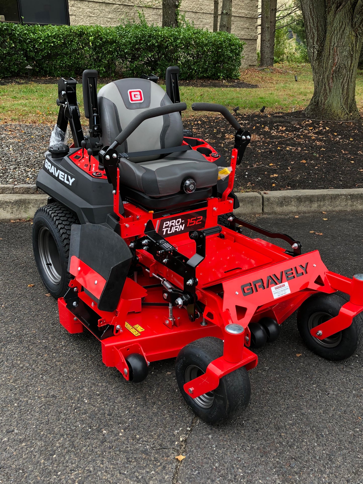 Gravely Pro turn 152 zero turn mower with grass catcher bracket